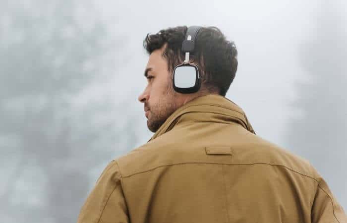 noise cancelling headphones can make you unaware of your surroundings