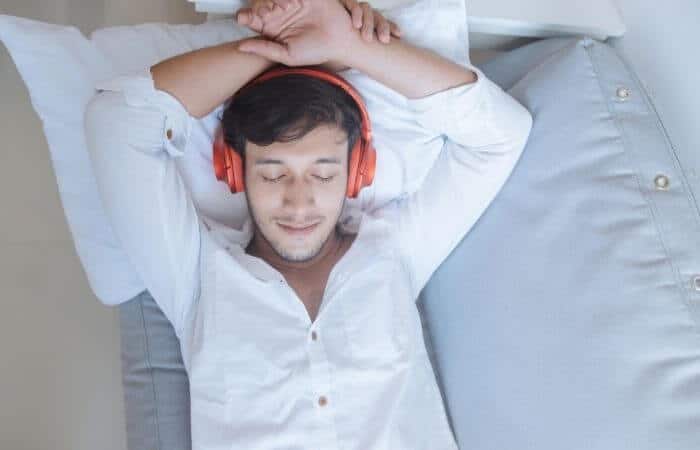 can you sleep with noise cancelling headphones