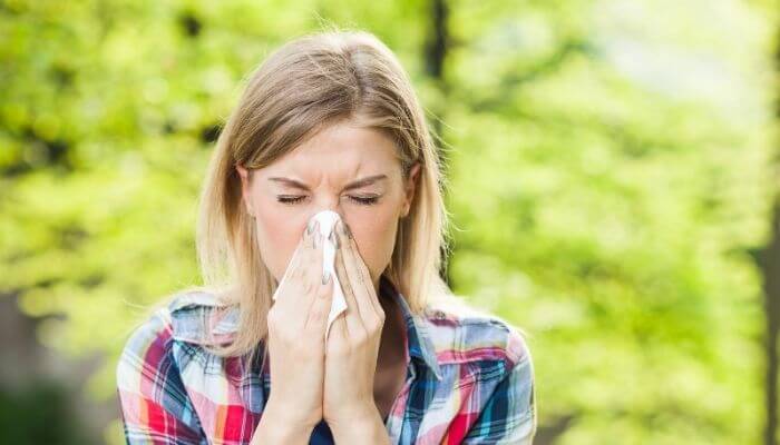 how to sneeze quietly